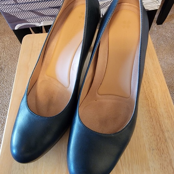 Barely worn 10.5 wide Naturalizer heels - Picture 3 of 3
